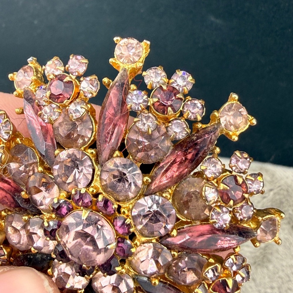 Vintage Rhinestone Brooch Purple Gold Tone Sparkle - Picture 9 of 12
